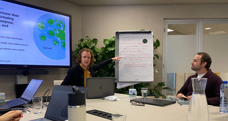 Lusciiを訪ねて──逆方向に広がる買収の物語